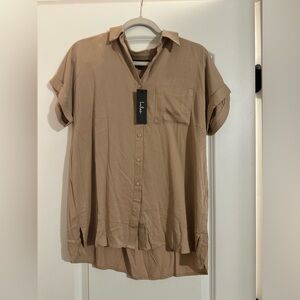 NEW WITH TAGS Lulus Size Small Beige Short Sleeve Button-Up Top